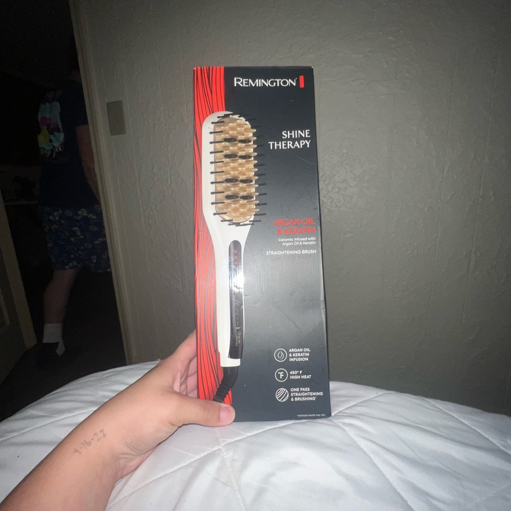 Remington Shine Therapy Hair Brush - Black and White